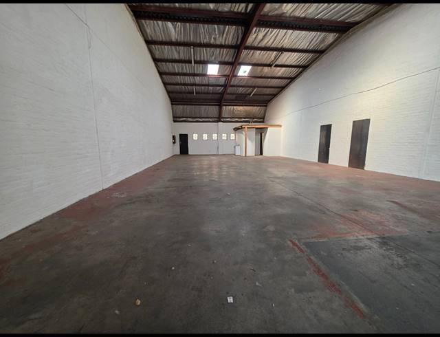 192M² WAREHOUSE TO LET IN CROWN